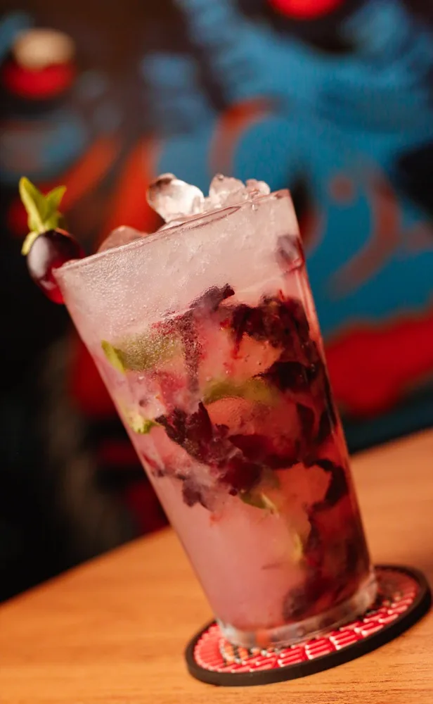 Drinks Bruhaus — Mojito de frutas vermelhas