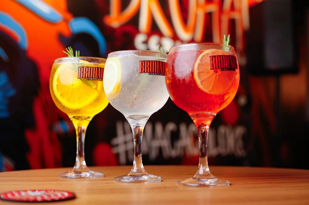 Drinks Bruhaus — Gin tônica nas taças